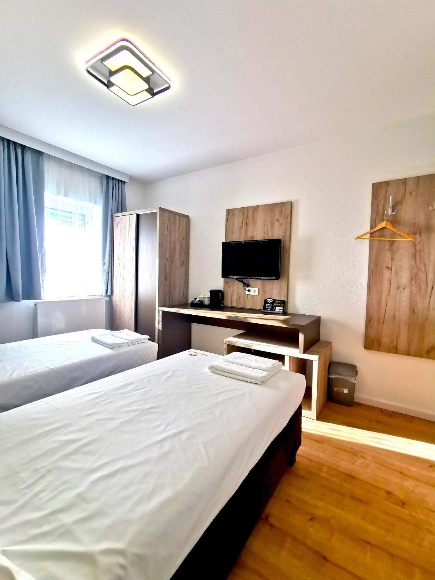 Home Inn Hotel Дормаген Экстерьер фото