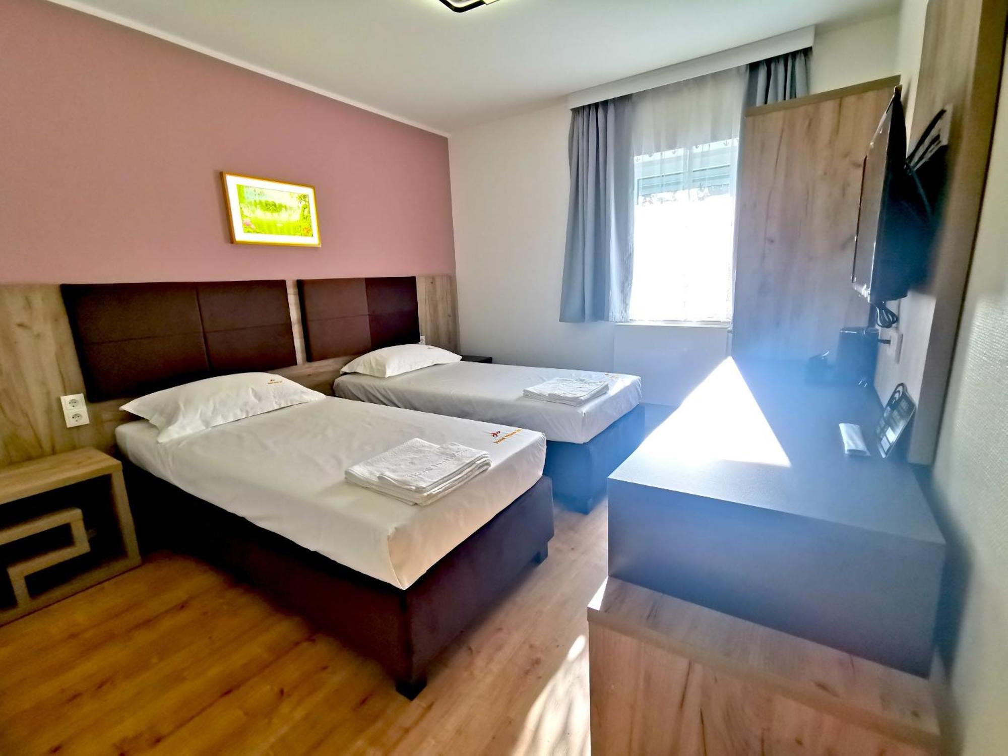 Home Inn Hotel Дормаген Экстерьер фото