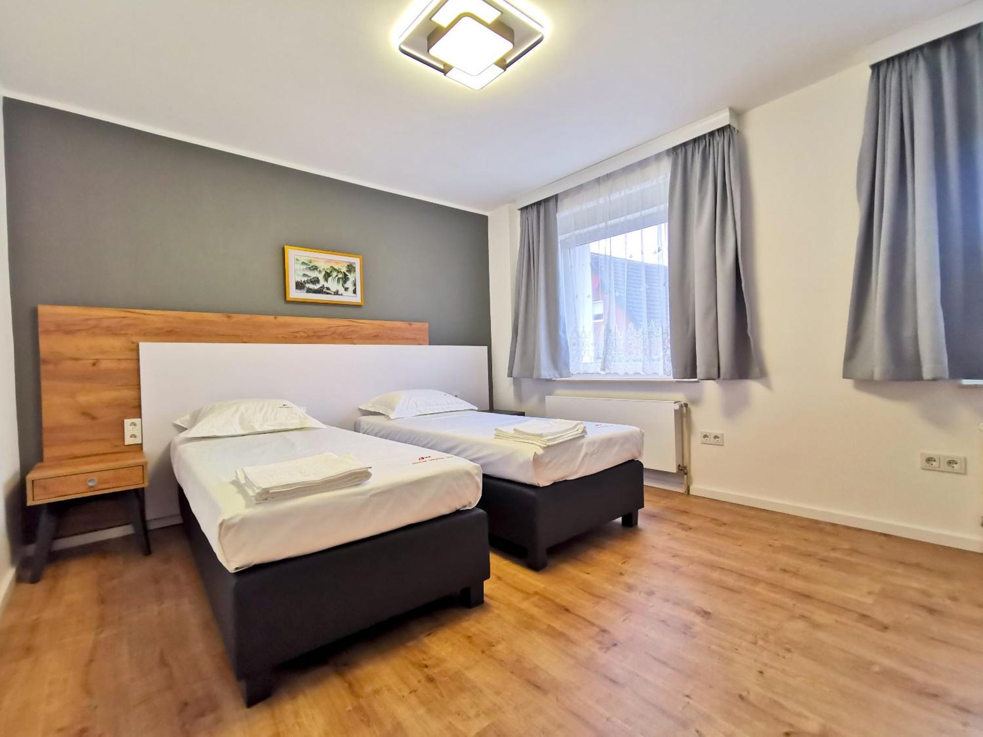 Home Inn Hotel Дормаген Экстерьер фото