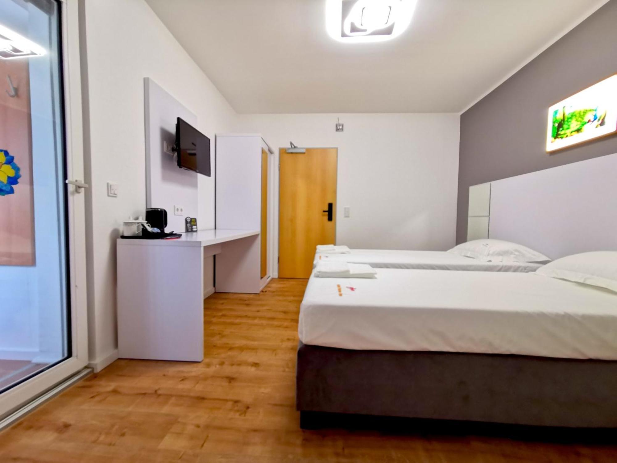Home Inn Hotel Дормаген Экстерьер фото